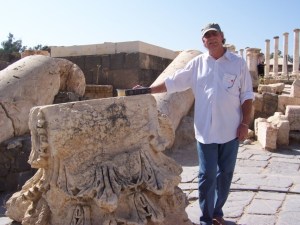 Rich in Bet She'an by columns toppled in earthquake