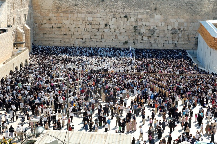 Passover priestly blessing at Western Wall, tb042605548